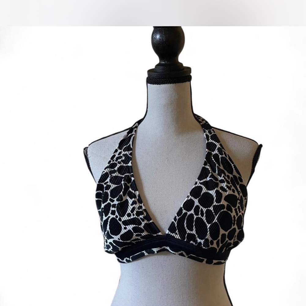Stylish Black and White Bikini Top